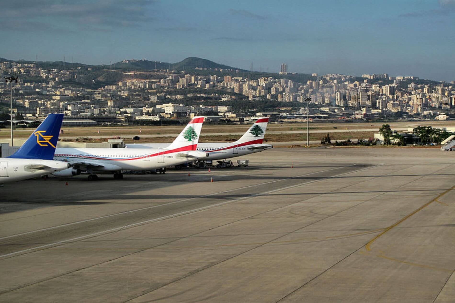 Аэропорт бейрут. Аэропорт имени Рафика Харири. Бейрут аэропорт фото. Перелет в Бейрут.